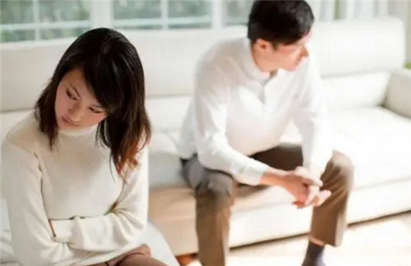 明月的小清风 老公要求AA制生活，从不关心女方父母，却屡次要妻子给婆婆买礼物