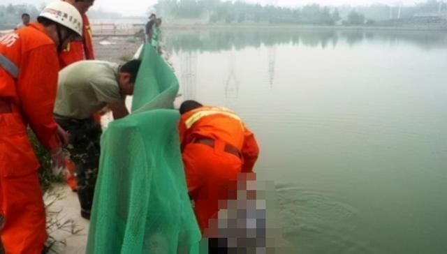 萌孩控分子|重庆一名班主任，因工作压力大选择跳河，班主任的苦究竟有哪些？