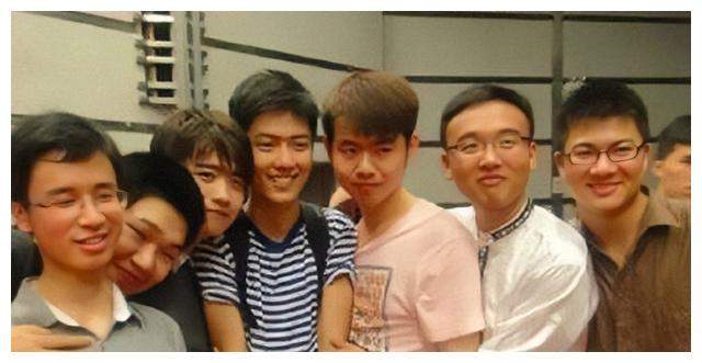 人鱼欧巴 肖战电视剧播放排名第一说命运跟唐三有点像？