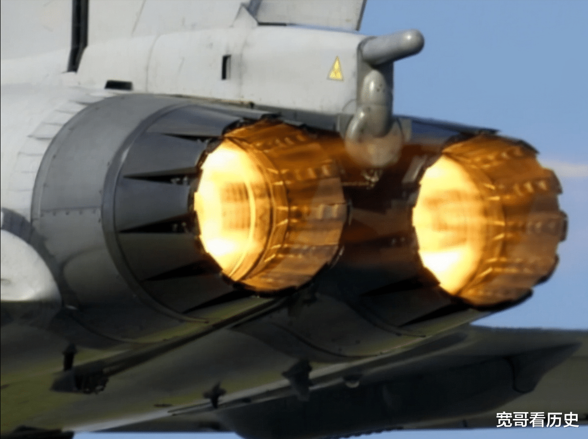 火箭|为什么客机飞过后面没有烟雾！而火箭升空时候那么大的喷火？