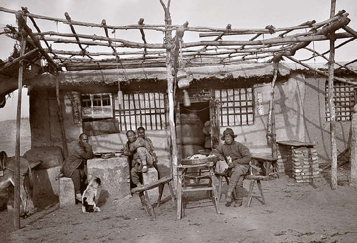 |清朝贵族落魄后在街边买烧饼，咬了一口才发现，仆人骗了他20年