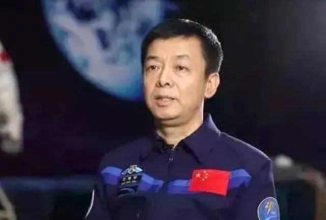 他是中国首批航天员,4次与飞天失之交臂,23年至今无缘太空,他用一句话道出真相