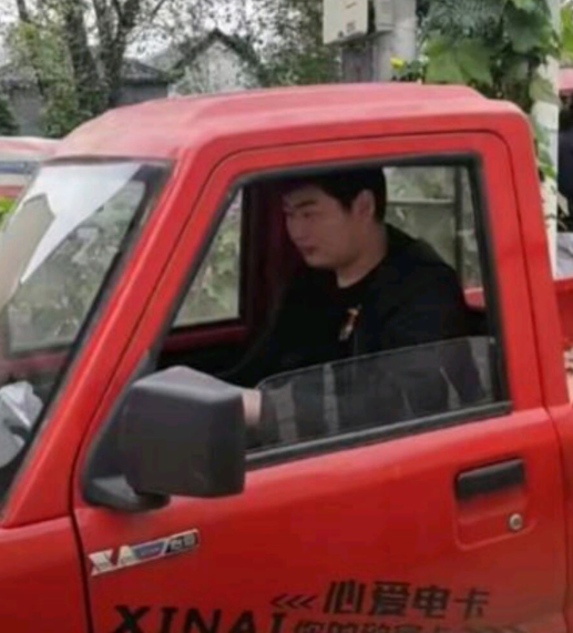 何超盈|没让大衣哥失望！朱单伟科目一考96分，经纪人发视频祝贺！