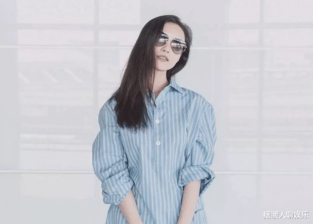 倪妮|倪妮气质充足，服饰风格十分简约地展现出气质，成为娱乐圈花旦