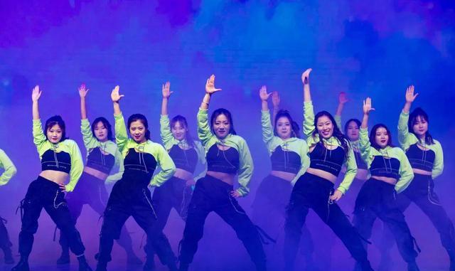 白衣少年啊 临汾同盛实验中学载歌载舞闹元宵,携手犇向新征程