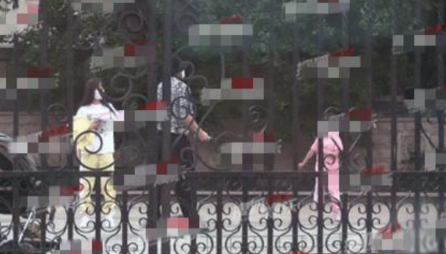 岳云鹏|贾乃亮近照发福胖出肚腩，深夜与异性同行，两人一路热聊气氛好