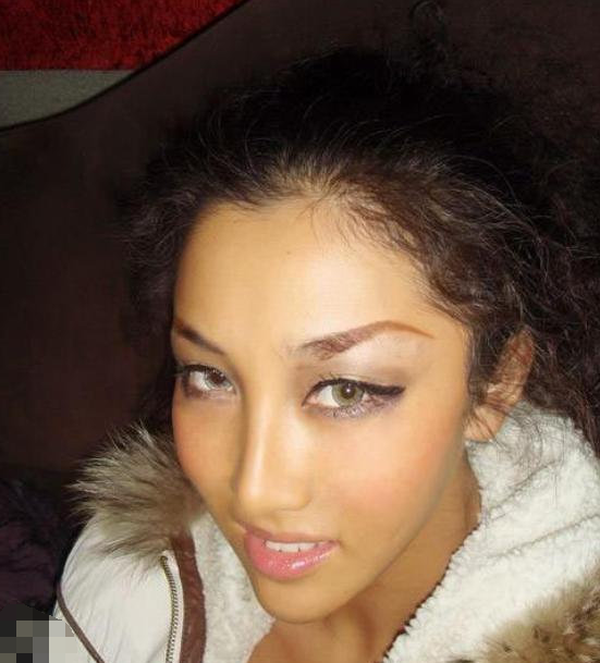 酒吧|中国女歌手和黑人球星相恋，被“折磨”至住院，分手后控诉对方家暴！