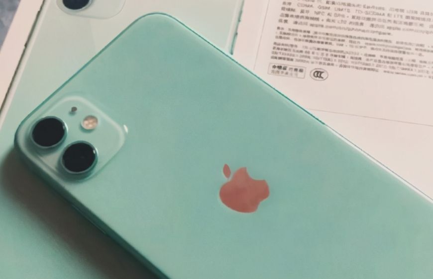 液晶显示器|目前最值得买的两款iPhone，一个是LCD的情怀，一个性价比贼高