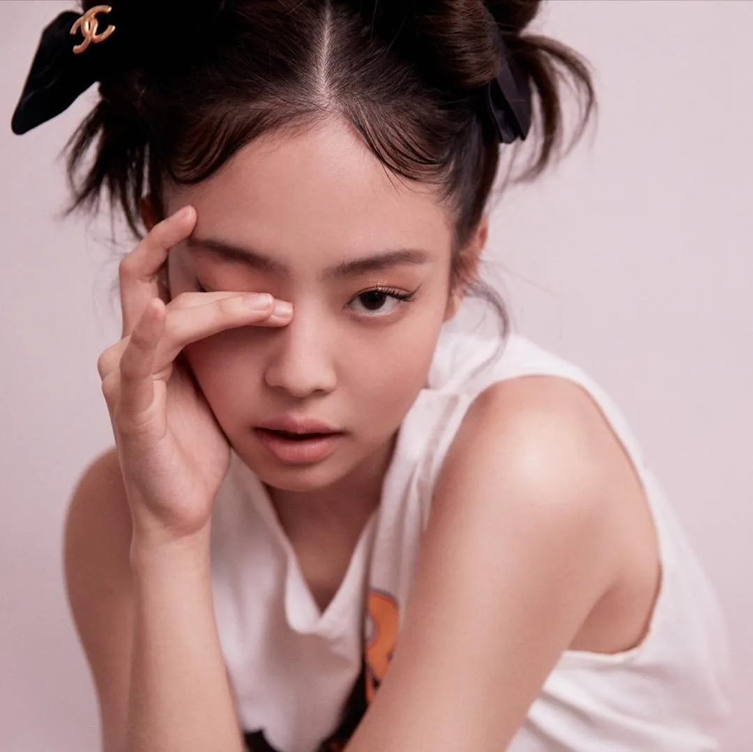 InsDaily|翻版Jennie？这个美女DJ凭“杰尼龟脸”出圈，肉肉身材甜中带辣…