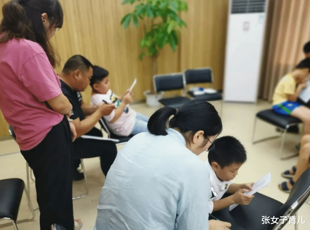 张女子育儿|我对孩子的过度关心，毁了孩子的专注力，你会重蹈我的覆辙么？