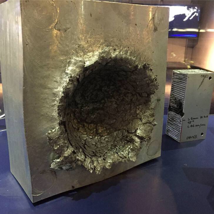 外太空突发爆炸,间谍卫星化为1500个碎片,7名宇航员随时要撤离