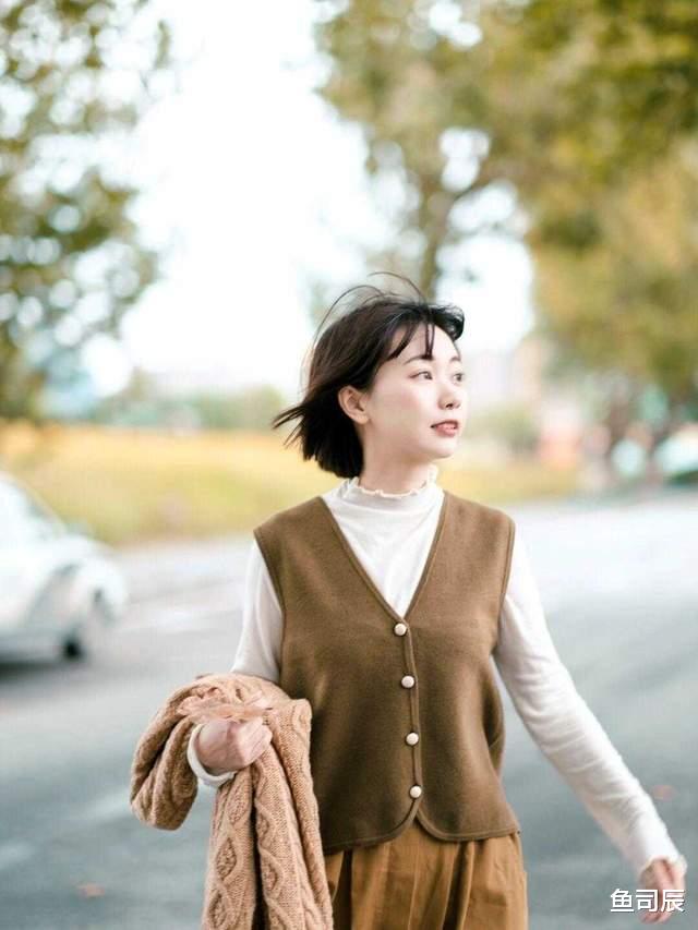 鱼司辰 30+的女人如何提升气质，试试这样穿，减龄又有女人味