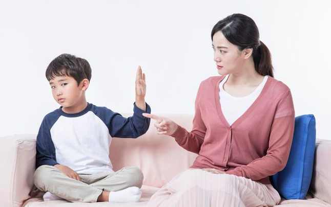 爱学习的禾禾妈|为啥6岁前的小孩老爱发脾气?别怪孩子脾气暴躁,家长的错也不少