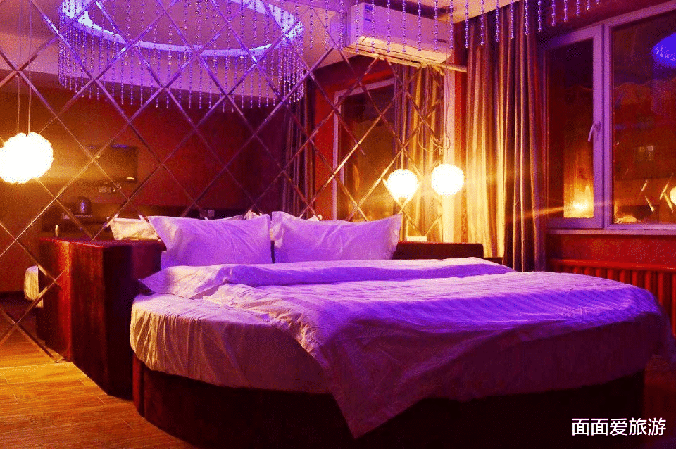 情侣 为啥小情侣都钟情于酒店水床呢?到底有何特别之处?看完就明白了