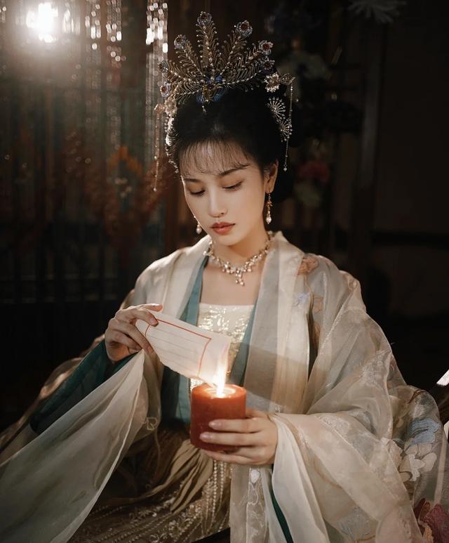 江玉燕|网红穿汉服模仿“江玉燕”，网友：让你模仿，没让你超越