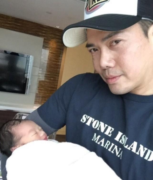 时尚百搭说 谢天华参加选秀翻红，曾因绯闻事业受阻，为养家参加真人秀喝尿