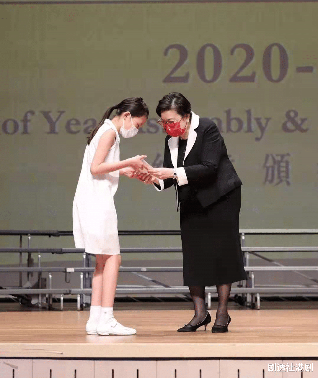 李兰迪|幸福！前TVB当家花旦分享温馨时光，女儿完美遗传优良基因还是学霸\uD83E\uDD26?♀?