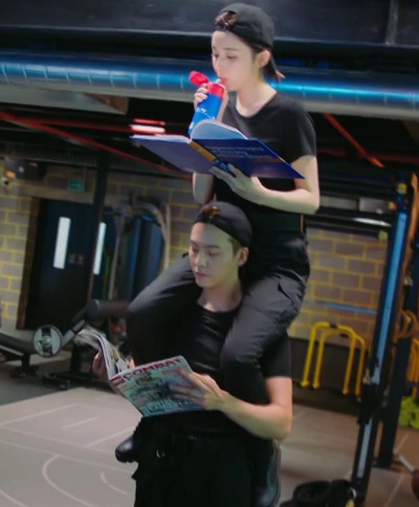 赵丽颖|赵丽颖刚宣布离婚，陈伟霆就连发两条动态宣布新身份，终于等到了