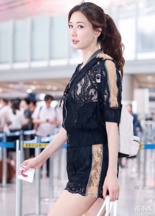 杨洋|“林志玲”一把年纪还这么大胆，穿透视衣走机场，真不怕老公吃醋
