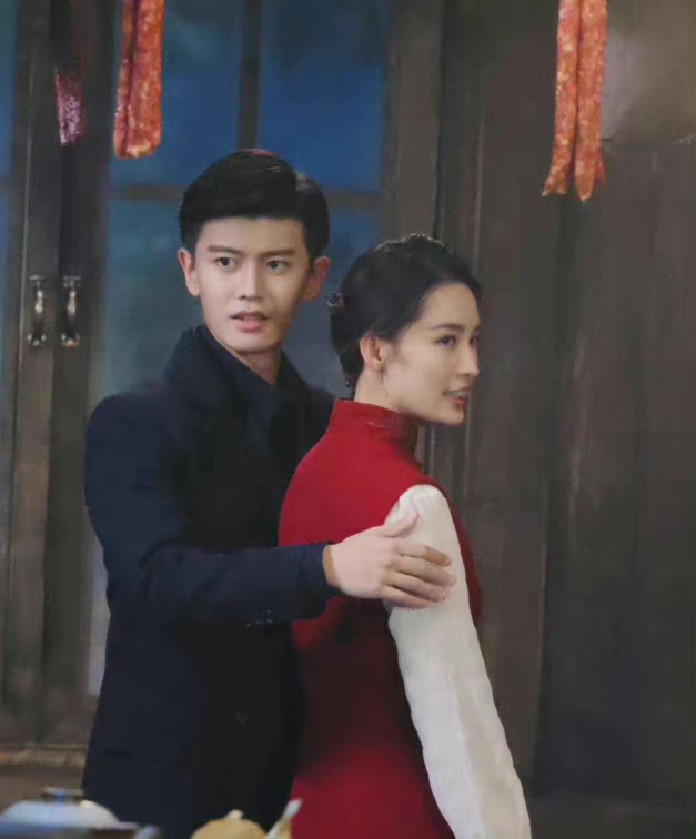 任嘉伦|任嘉伦新剧路透大量曝光，大婚造型喜气满满，上映时间有点难等