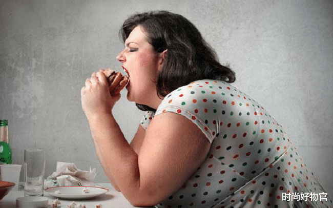 时尚好物官|34岁李念留起了学生头，产后迅速恢复身材的她，颜值重回少女时期