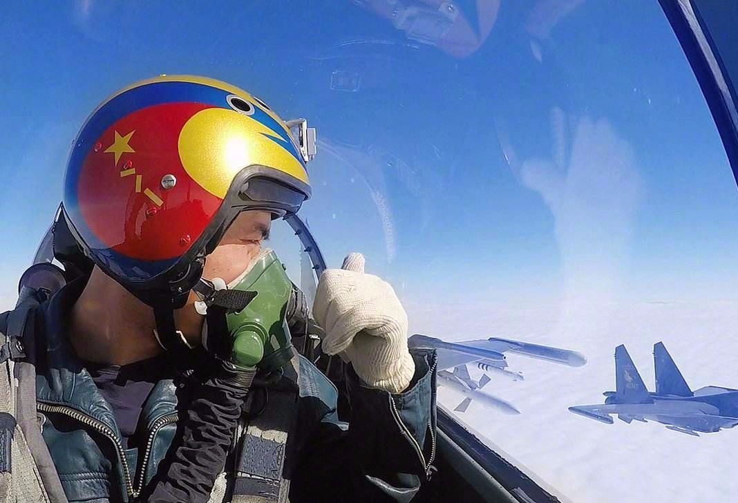 社会热导天天看 战机飞行员年薪比拼：美国140万，俄罗斯14万，中国飞行员多少呢