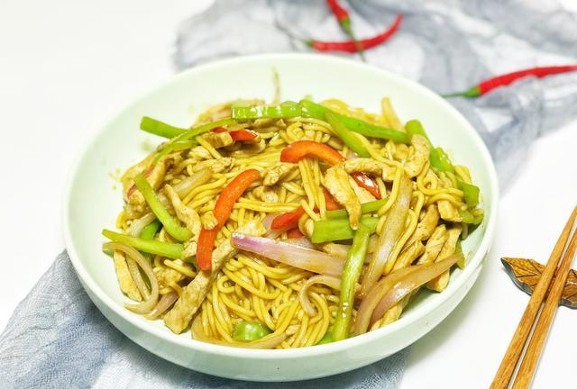 牛仔裤 天冷了，减肥的人不妨试试这面，多吃不长肉，饱腹感还特别强