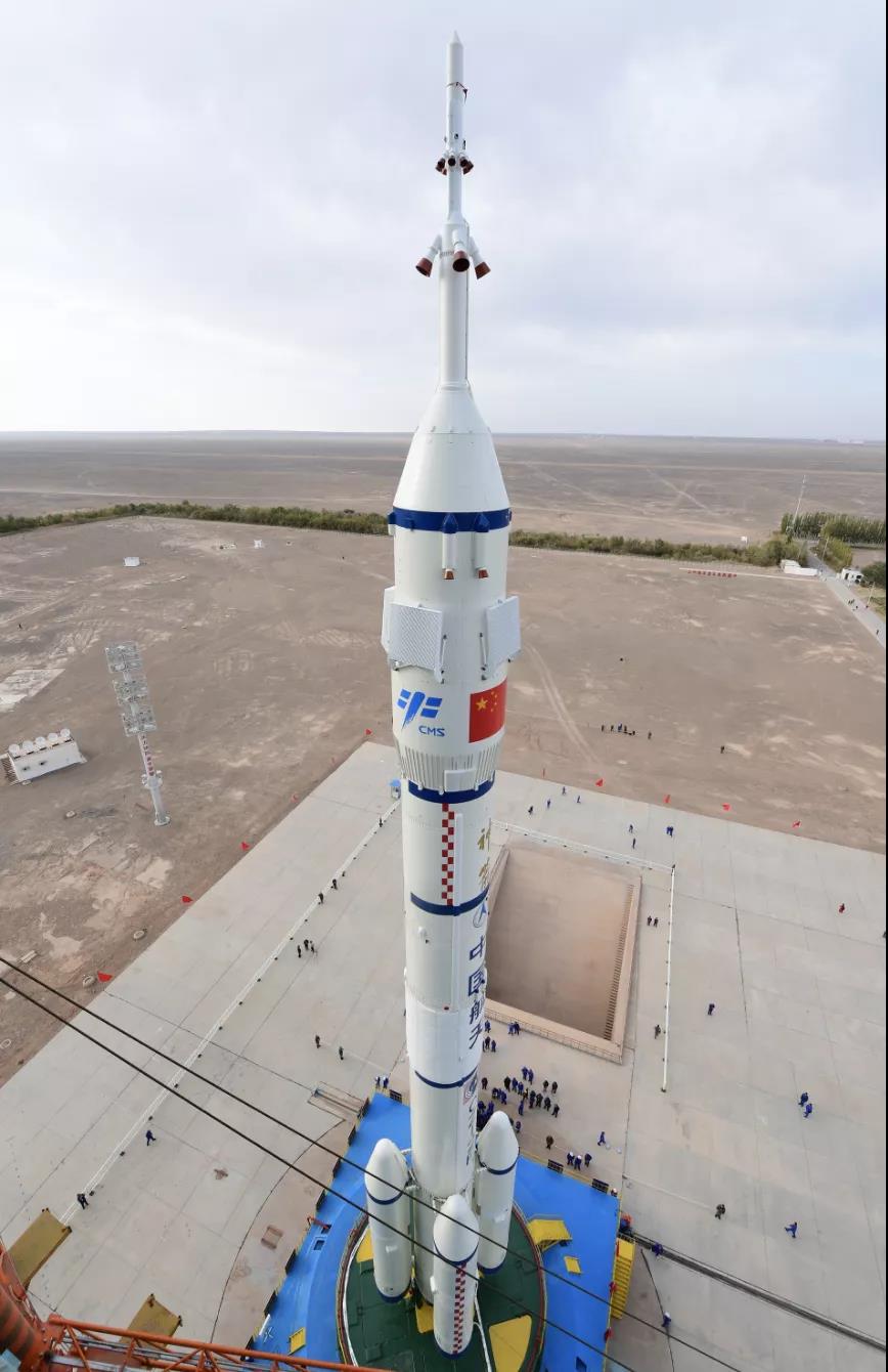 航天员 神舟十三即将择机发射，遥十四火箭也已经就位，“滚动备份”、“伴飞”意味着什么？