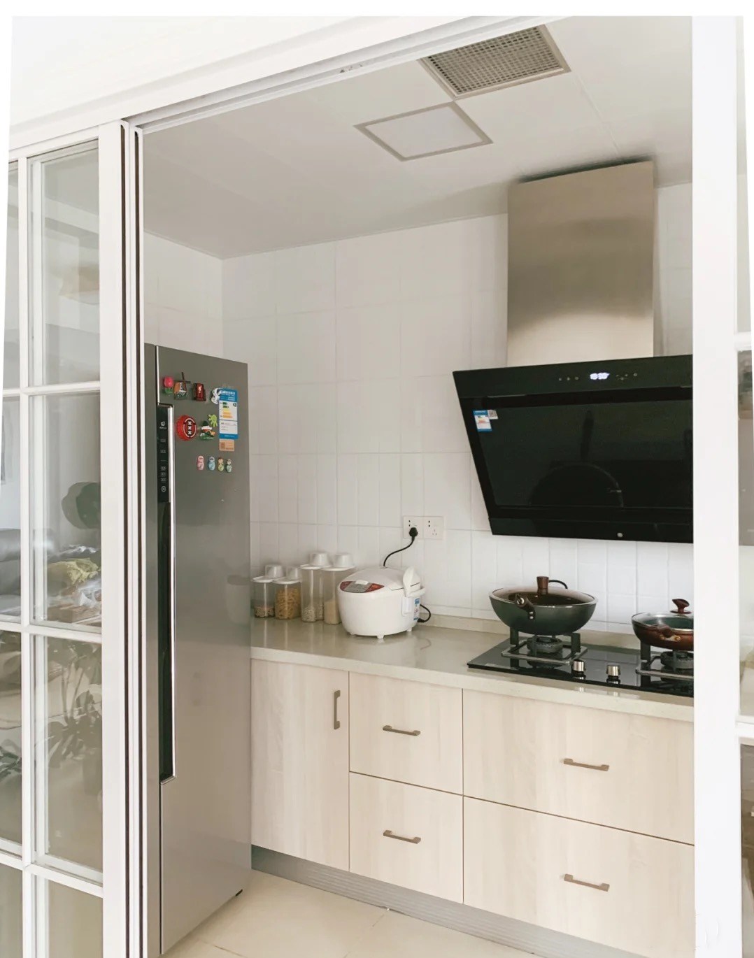 |90后女生家中的精致场面，进门就是风景，入住两年依然整洁温馨