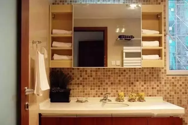 别嫌卫生间小,空间不够用,跟着设计师做在小也不怕!