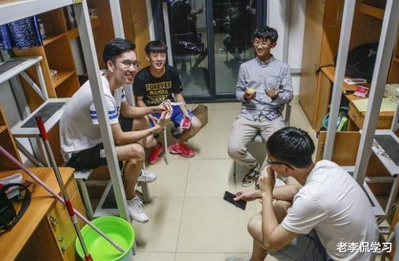 老李侃学习|通知书还没收到,父子因生活费大吵,儿子直言2000都舍不得