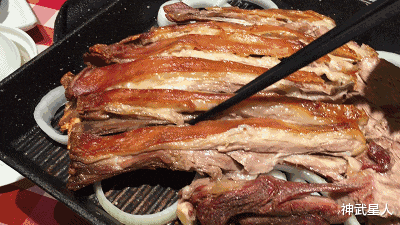 神武星人 “女同事深夜发来自拍照让我帮忙去黑眼圈, 这到底是什么暗示？”哈哈哈