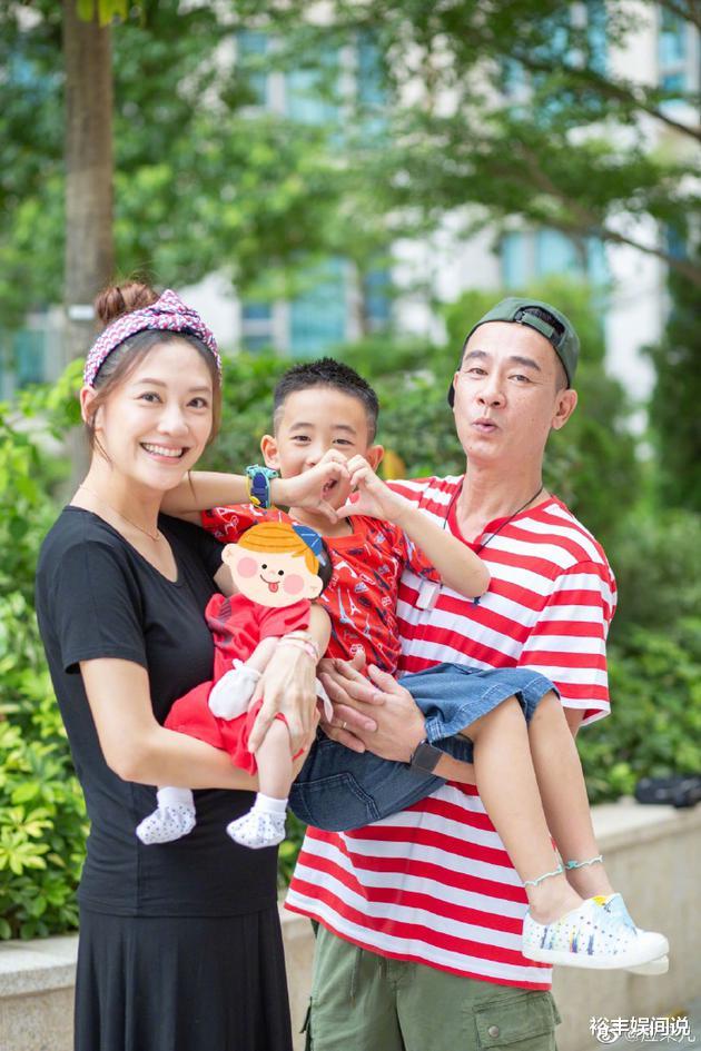 吕珊|港媒曝陈小春应采儿花百万改名催运，总身家超5亿，单集片酬180万