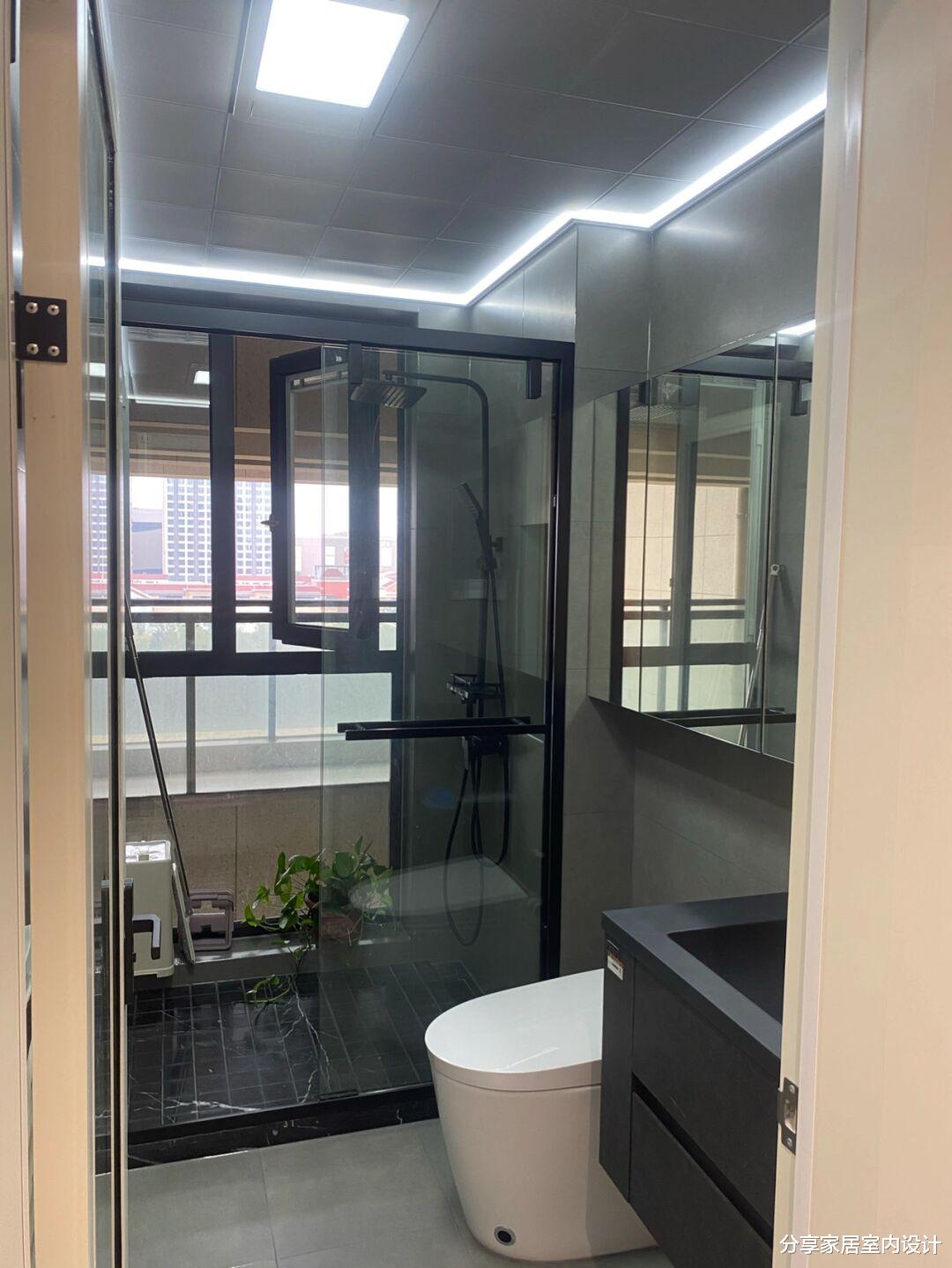 看她家新房,全屋安装吊顶很大气,做开放式厨房太合适了!