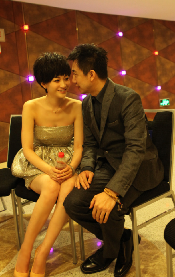 李小冉|李小冉的疯狂情史：与导演、富商深陷“三角恋”！