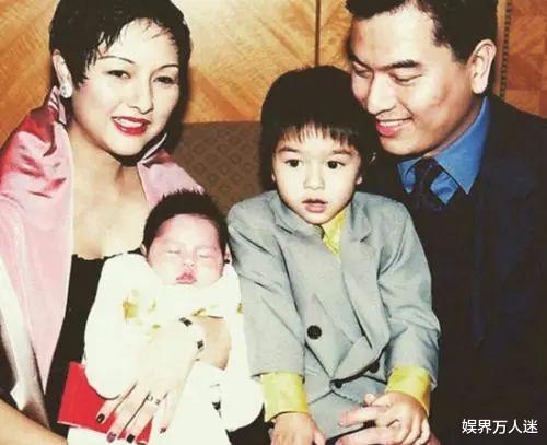 甄芯|女星得胃癌离世,丈夫将其衣物首饰赠新欢,再带新欢祭拜操作迷惑