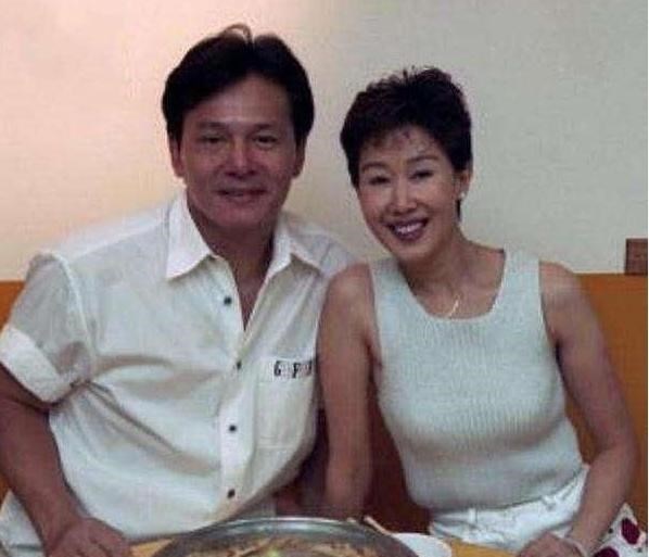 新白娘子传奇|《新白娘子传奇》碧莲，相爱28年却遭骗财背叛，62岁复出谋生