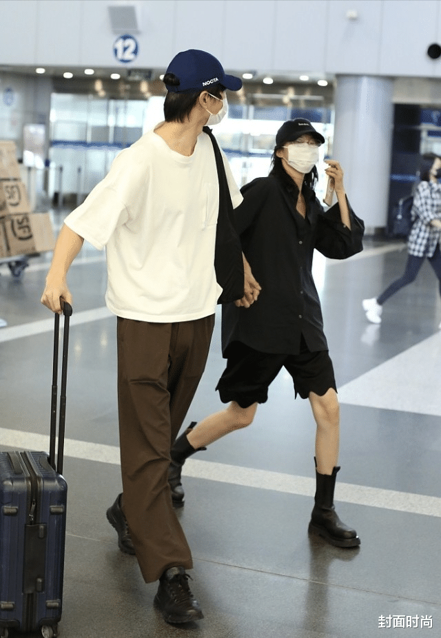 封面时尚|雎晓雯金大川默认恋情,黑白穿搭简约随性,超模的气质真不一般