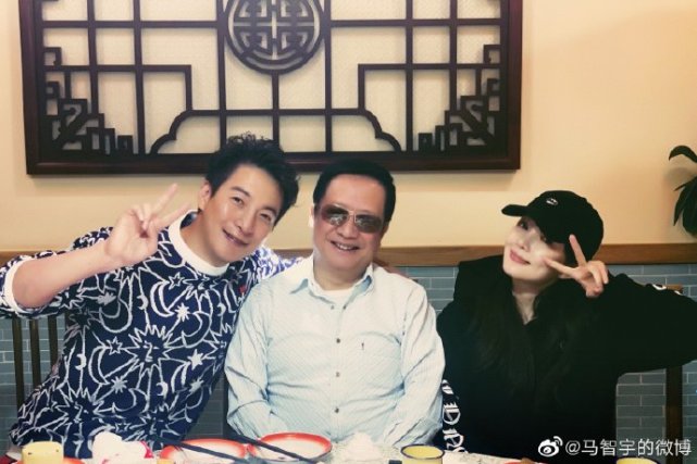 李小璐|好事将近？李小璐带绯闻男友见爸爸，比划剪刀手似少女获男主表白