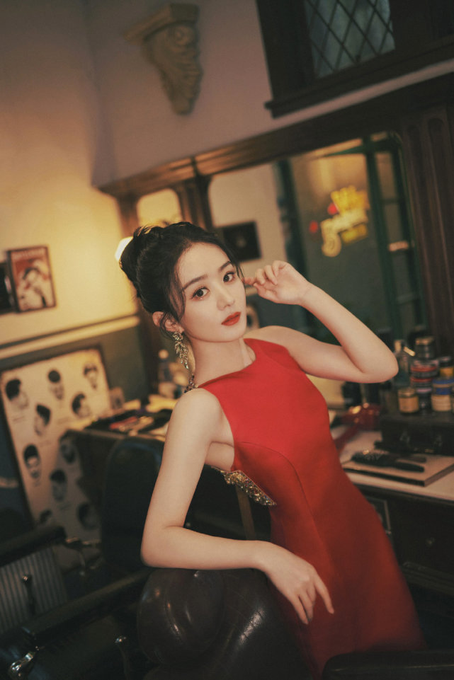 时尚风行派 赵丽颖彻底华丽转身！穿中国红裙再度刷新美貌，古典氛围女神太绝了