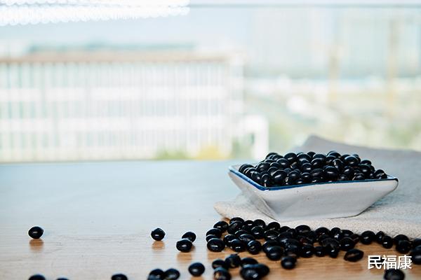 痛风|为什么一到秋天就容易大把地掉头发？教你3招，或能解忧