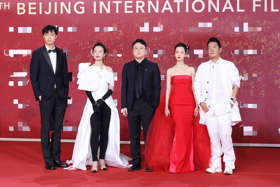 林子祥|北影节开幕红毯：巩俐当评委，佟丽娅当主持人，当嘉宾的baby最美