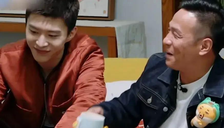 杨洋|赵丽颖第三集才出现？杨洋一举动赢得观众好感？杨幂不怕冷？