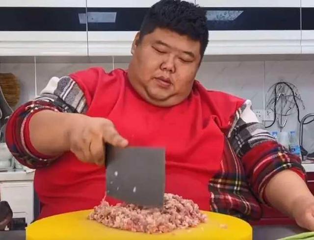 |“胖猴仔”被疑去世: 断更数天作品全部下架, 个人团队迄今未做回应