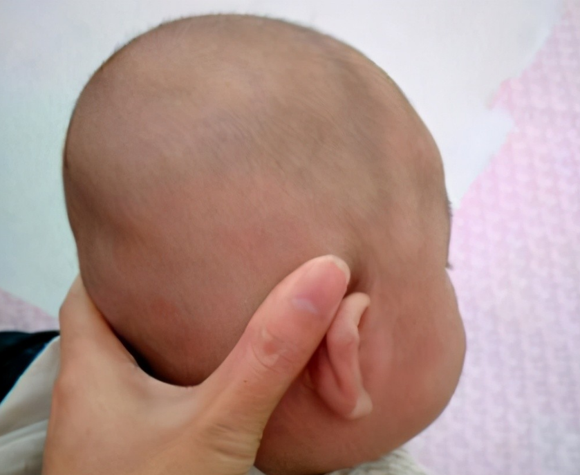 父母育儿观|孩子睡“圆头”和“扁头”，究竟哪个更好？老人教的有可能是错的