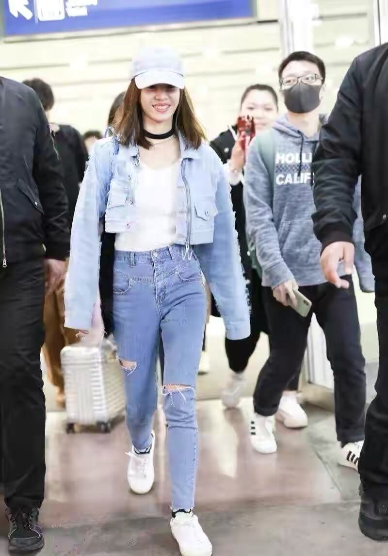 闲鱼有话说 蔡依林彻底放飞自我，一身衣服“破”到令人心疼，这时尚好难懂