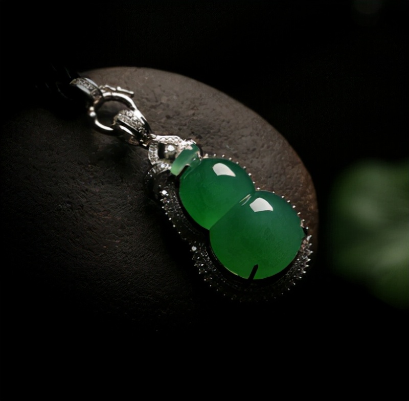 翡翠|你知道吗，这些因素都会影响翡翠的透明度？