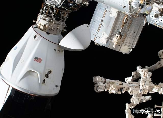 国际空间站 4艘飞船同时停靠国际空间站，像建筑工地一样忙，这还不是最多的