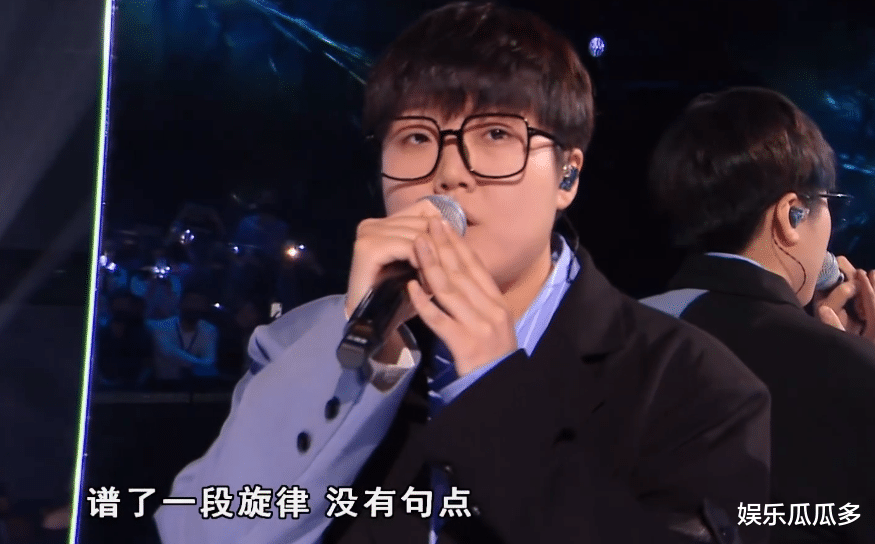 王菲|《中国好声音》冠军赛，王靖雯真是“紧张达人”，开口就瞄歌词