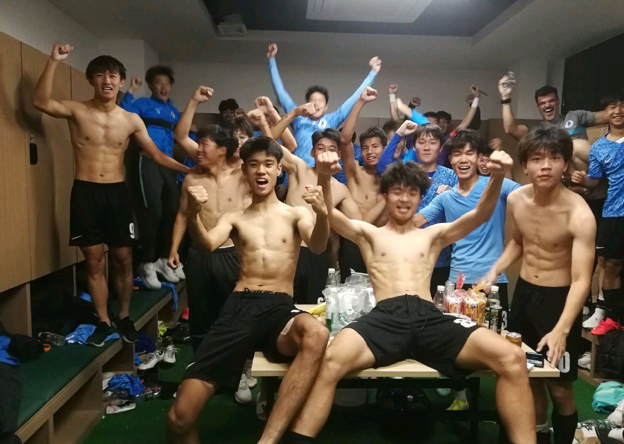 沃格尔|U19|万达留洋计划初见成效！大连人2-0青岛海牛，以小组全胜晋级！